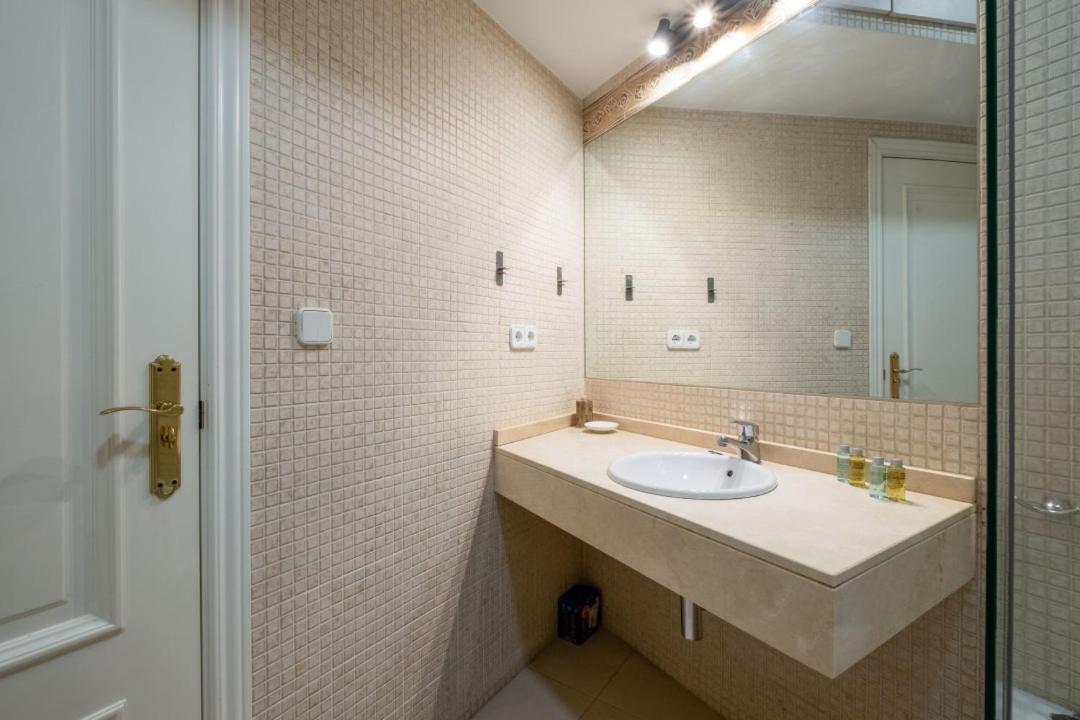 1 Bedroom 1 Bathroom Furnished - Sol - Bright Refurbished - Mintystay Madrid Exterior foto